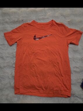 Youth Boys Nike Tee Shirt XL